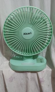 Akari 8" elite LED fan rechargeable