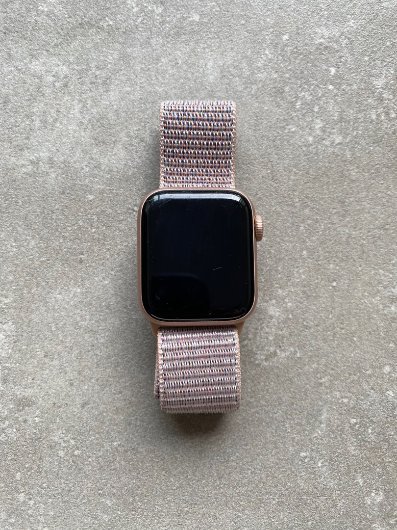 Apple Watch Series 4 Rose Gold Mobile Phones Gadgets Wearables