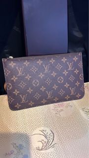 Neverfull leather clutch bag Louis Vuitton Beige in Leather - 36020214