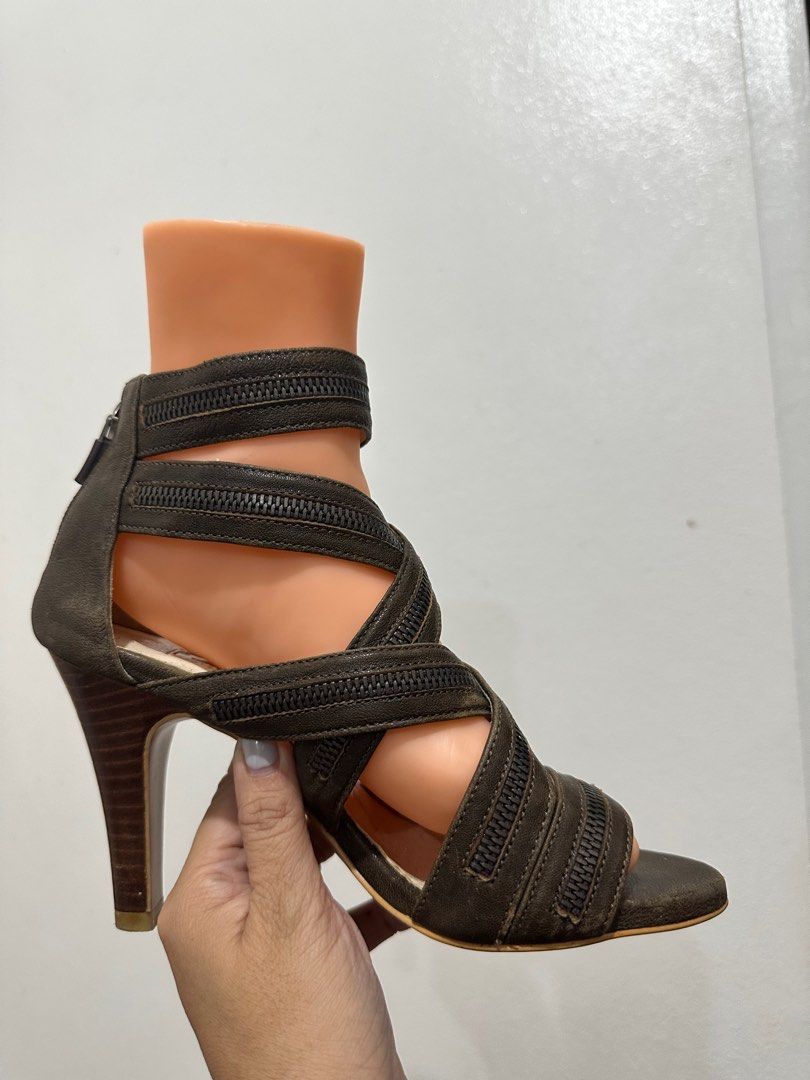 Balenciaga Sandals 23cm (preloved) (Category: Sneakers & Footwear) located in Mandaluyong City. Submitted by mscrish (Listing ID 1261696625, Image 2). Description: Selling my preloved Balenciaga Sandals Good condition With code What you see is what you get With sign of usage sa leather (rubs) .
