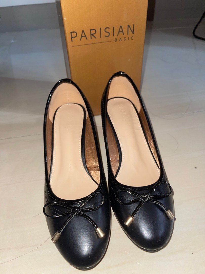 Parisian black shoes with heels