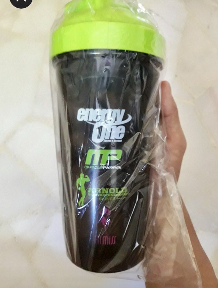 https://media.karousell.com/media/photos/products/2023/10/23/blender_shaker_bottle_1698054182_d54643fd_progressive.jpg