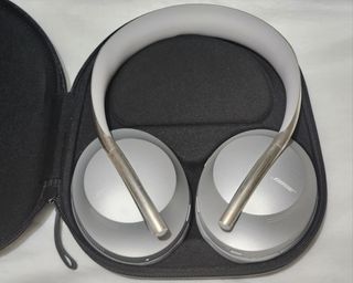 Bose Noise Cancelling Headphone 700 used silver