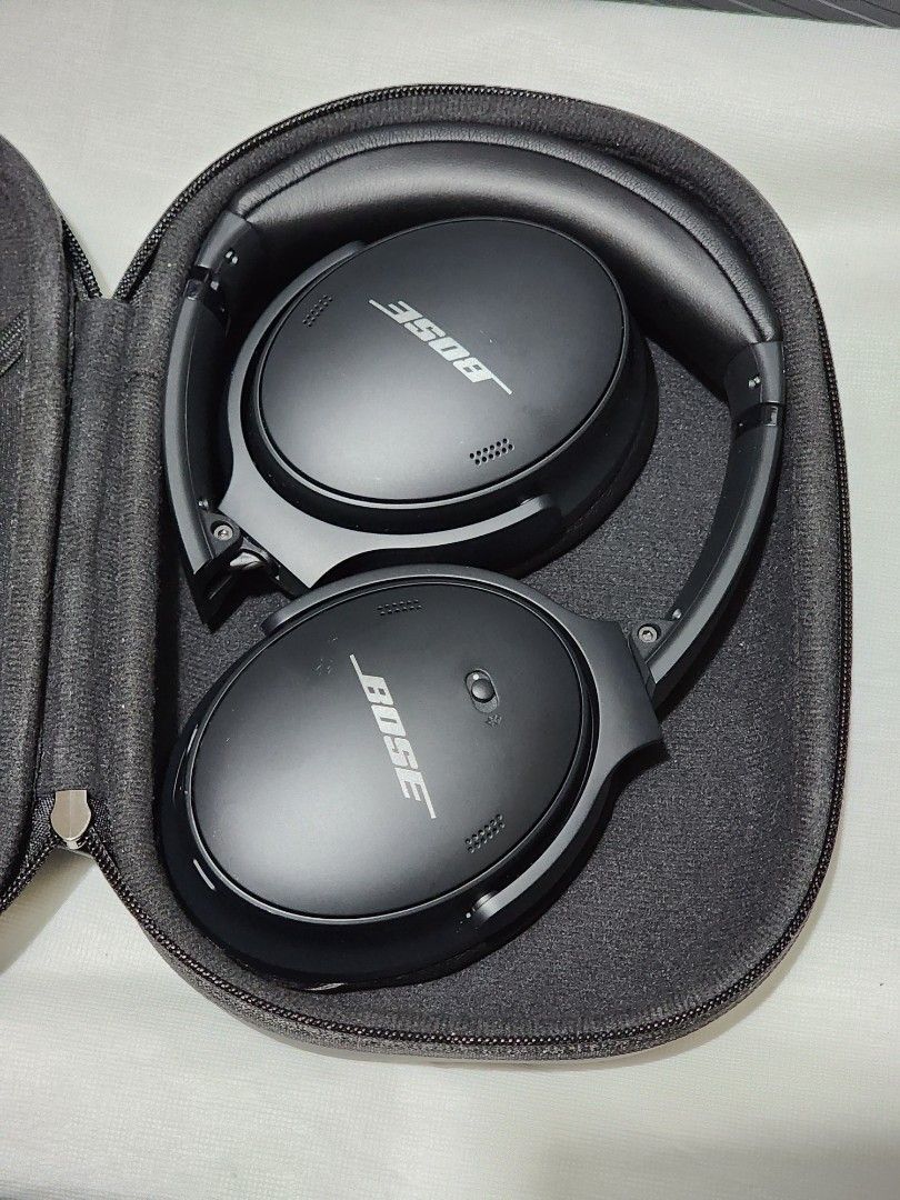 Bose Quiet Comfort 45 (Category: Headphones & Headsets) located in Manila. Submitted by mikeesonlinestore (Listing ID 1261624792, Image 2). Description: - Seldomly used still in very good condition - no issue on functional, 9++/10 or better aesthetics - Includes Headphone, Hardcase, auxillary cable and cable charger only - will provide 3 days moneyback guarantee - Sampaloc, Manila pick-up - For sale for 10,000, fixed price.