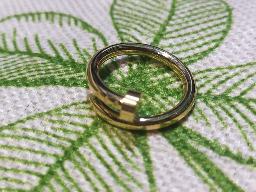 Fake cartier nail ring top