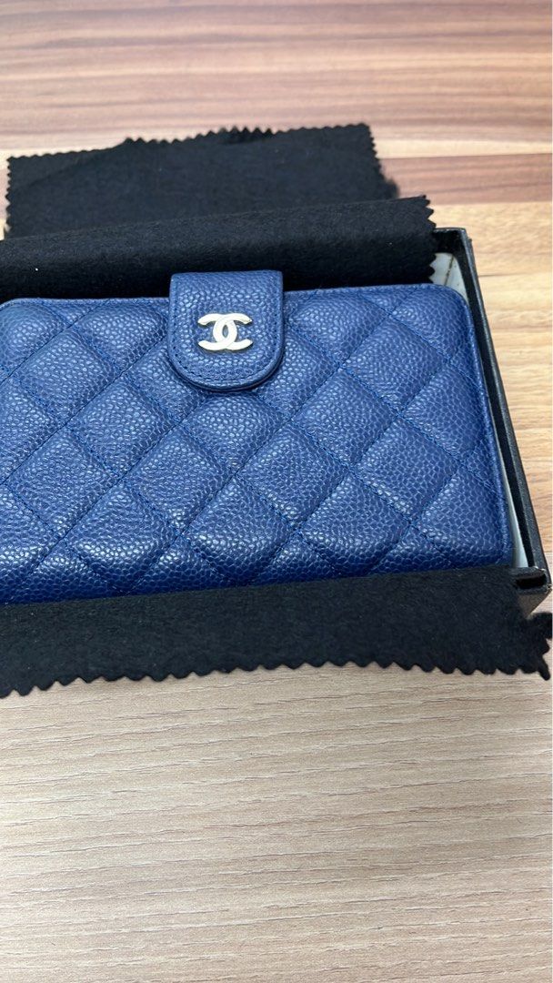 19S Chanel medium zippy wallet in irridescent blue caviar, Luxury, Bags &  Wallets on Carousell