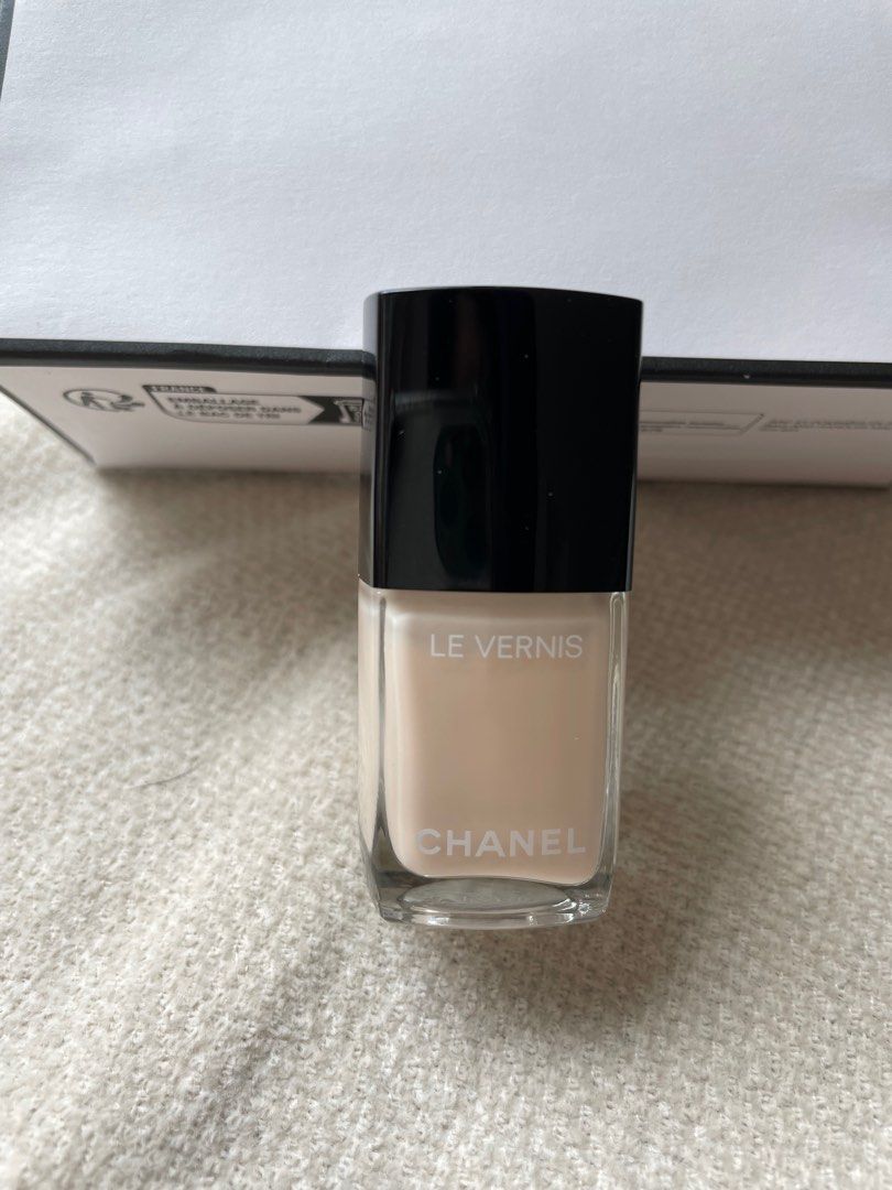 Chanel Nail Polish / brand new / New colour White Silk 167, 美容＆個人護理,  指甲美容＆其他- Carousell