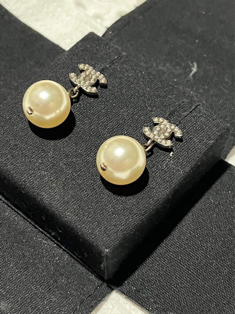 Chanel pearl cheap drop earrings