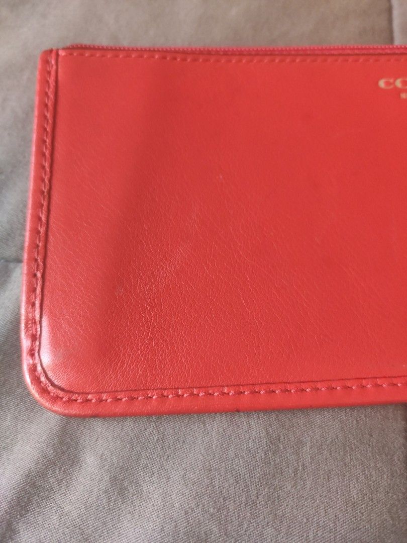 Coach flat pouch (Category: Purses & Pouches) located in Kota Kinabalu. Submitted by samlim33 (Listing ID 1261509124, Image 2). Description: flat pouch with zip measurement 22cm x 10.5cm.