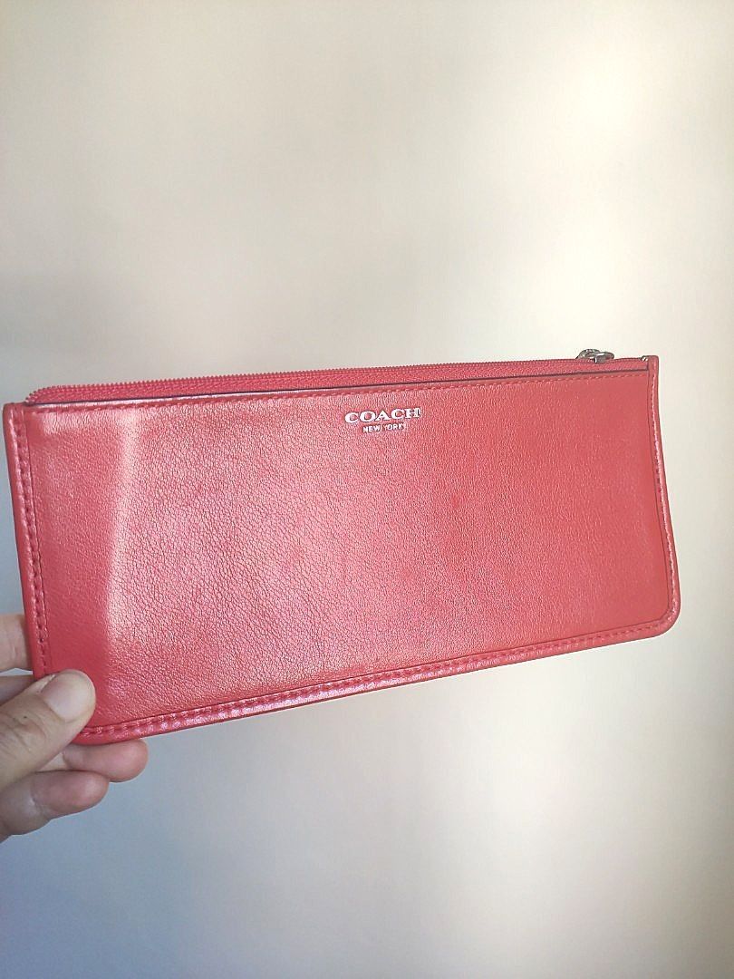 Coach flat pouch (Category: Purses & Pouches) located in Kota Kinabalu. Submitted by samlim33 (Listing ID 1261509124, Image 1). Description: flat pouch with zip measurement 22cm x 10.5cm.