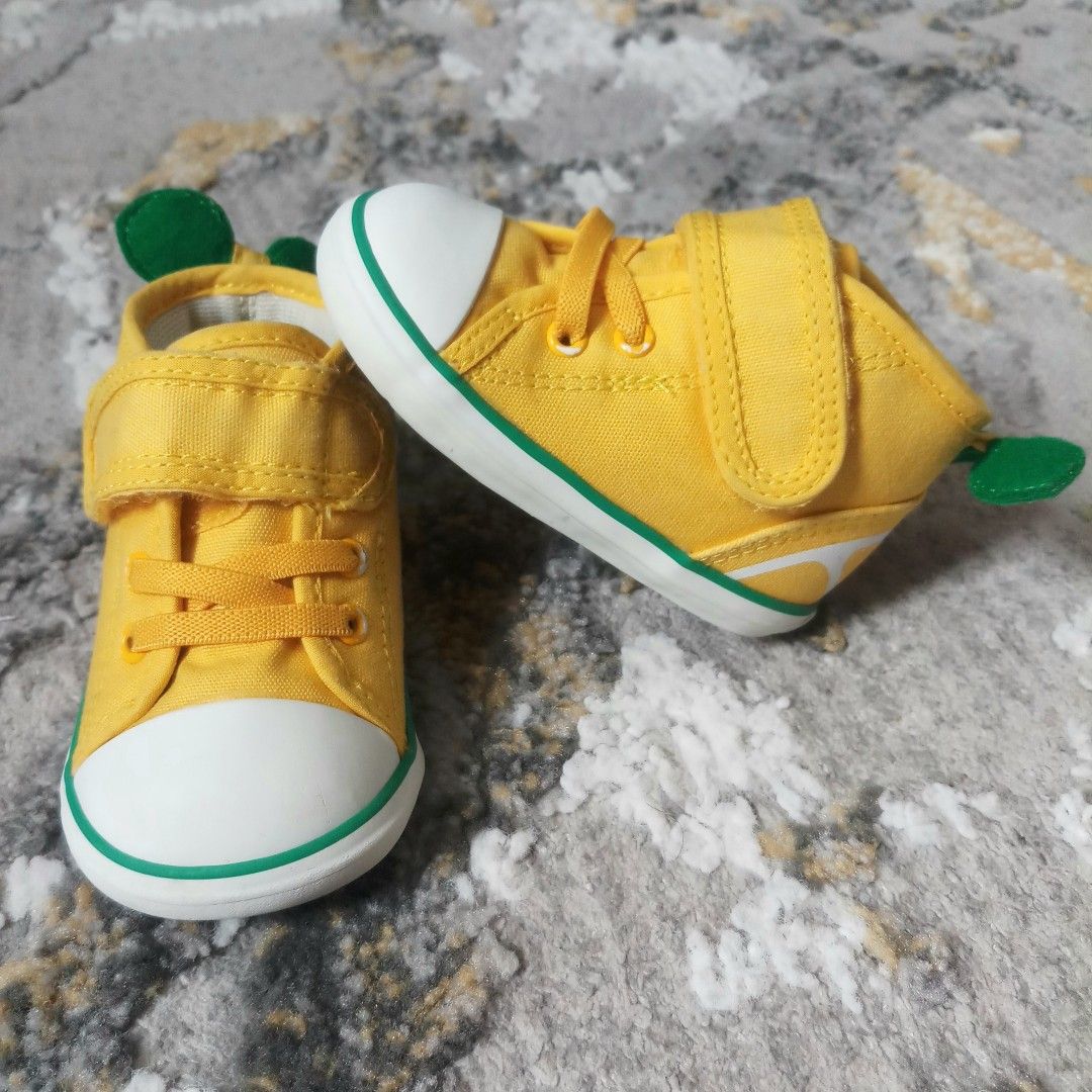 Gold converse store for babies