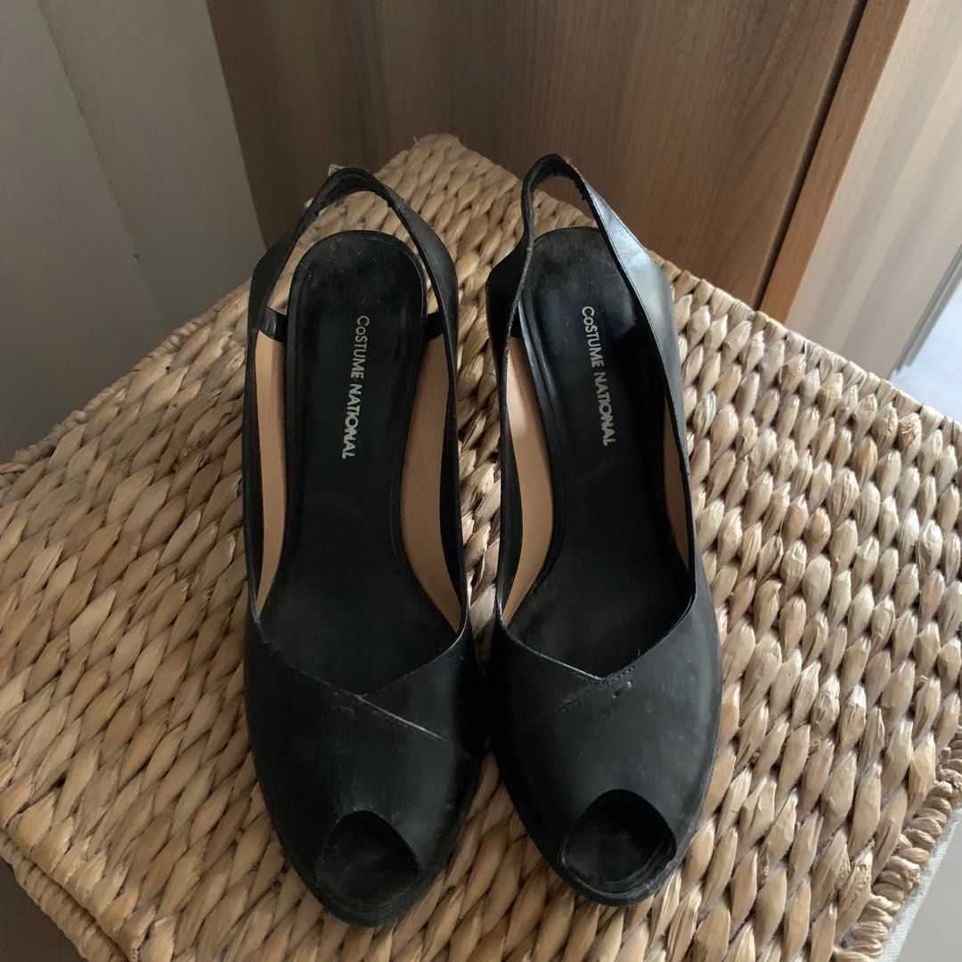 CoSTUME NATIONAL Black Slingback Pumps (Category: Sneakers & Footwear) located in Makati City. Submitted by 4635archives (Listing ID 1261594063, Image 2). Description: Black Costume National Slingback Pumps Size 37, 2.5 inch heel Vera Cuoio - Made in Italy Needs general cleaning and shine due to storage Dm me for more info.