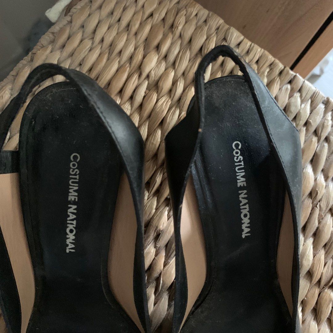 CoSTUME NATIONAL Black Slingback Pumps (Category: Sneakers & Footwear) located in Makati City. Submitted by 4635archives (Listing ID 1261594063, Image 3). Description: Black Costume National Slingback Pumps Size 37, 2.5 inch heel Vera Cuoio - Made in Italy Needs general cleaning and shine due to storage Dm me for more info.