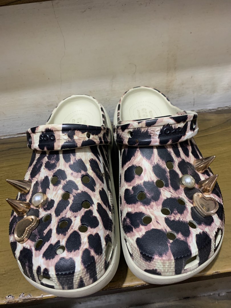 Crocs Leopard Platform W9, Women's Fashion, Footwear, Slippers and ...