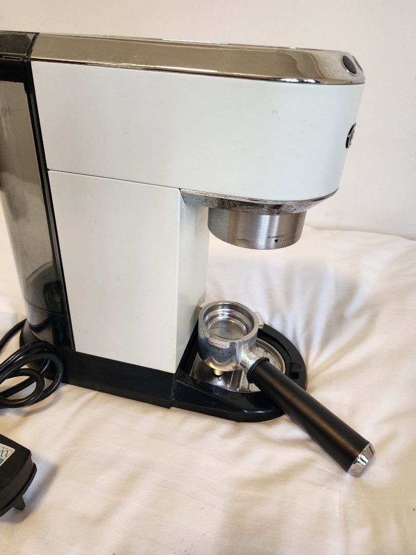 DeLonghi EC685.W, TV & Home Appliances, Kitchen Appliances, Coffee ...