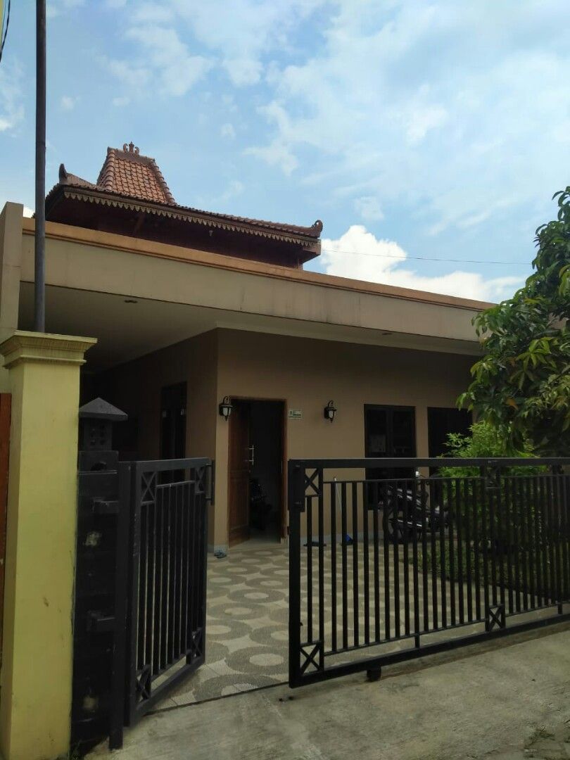 Dijual rumah model "JOGLO" unik dan artistik di daerah Cileduk