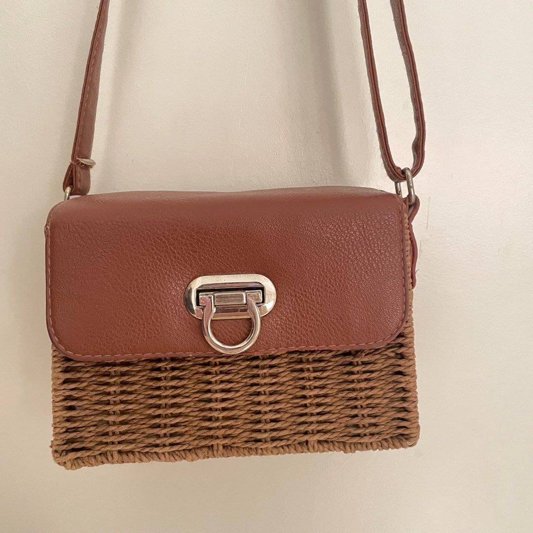 ForMe basket bag (Category: Cross-body Bags) located in San Fernando. Submitted by on_repeat (Listing ID 1261634203, Image 1). Description: Last price. Cross body bag.