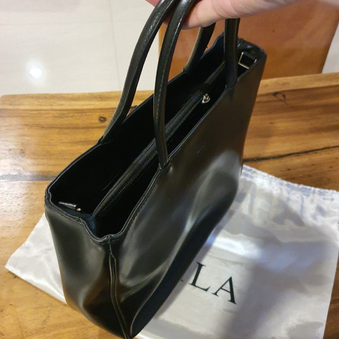 100% Authentic Furla tote bag (Category: Luxury Bags & Wallets) located in Las Pinas. Submitted by halo_muse (Listing ID 1261627428, Image 3). Description: 100% Authentic Furla leather tote bag with dust bag excellent condition.