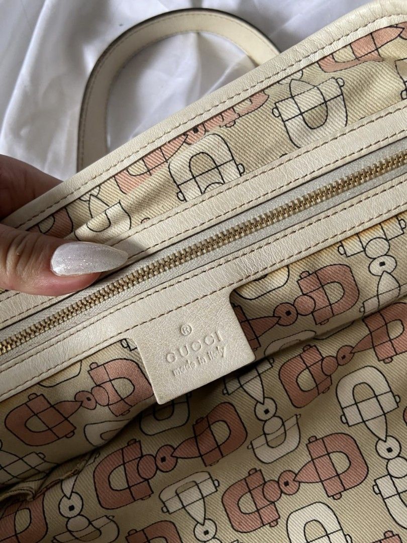 gucci tote coded authentic (Category: Luxury Bags & Wallets) located in Morong. Submitted by deegee1234 (Listing ID 1261535480, Image 3). Description: coded guaranteed authentic.