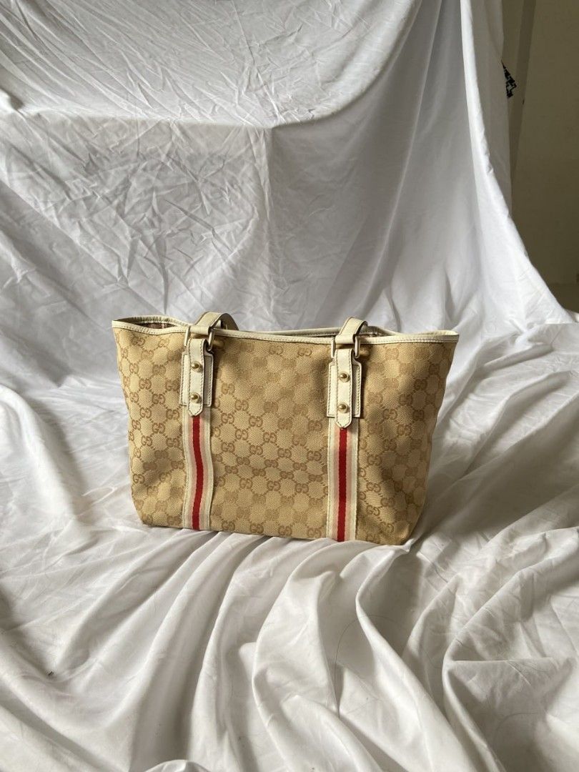 gucci tote coded authentic (Category: Luxury Bags & Wallets) located in Morong. Submitted by deegee1234 (Listing ID 1261535480, Image 1). Description: coded guaranteed authentic.