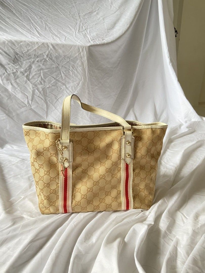gucci tote coded authentic (Category: Luxury Bags & Wallets) located in Morong. Submitted by deegee1234 (Listing ID 1261535480, Image 2). Description: coded guaranteed authentic.