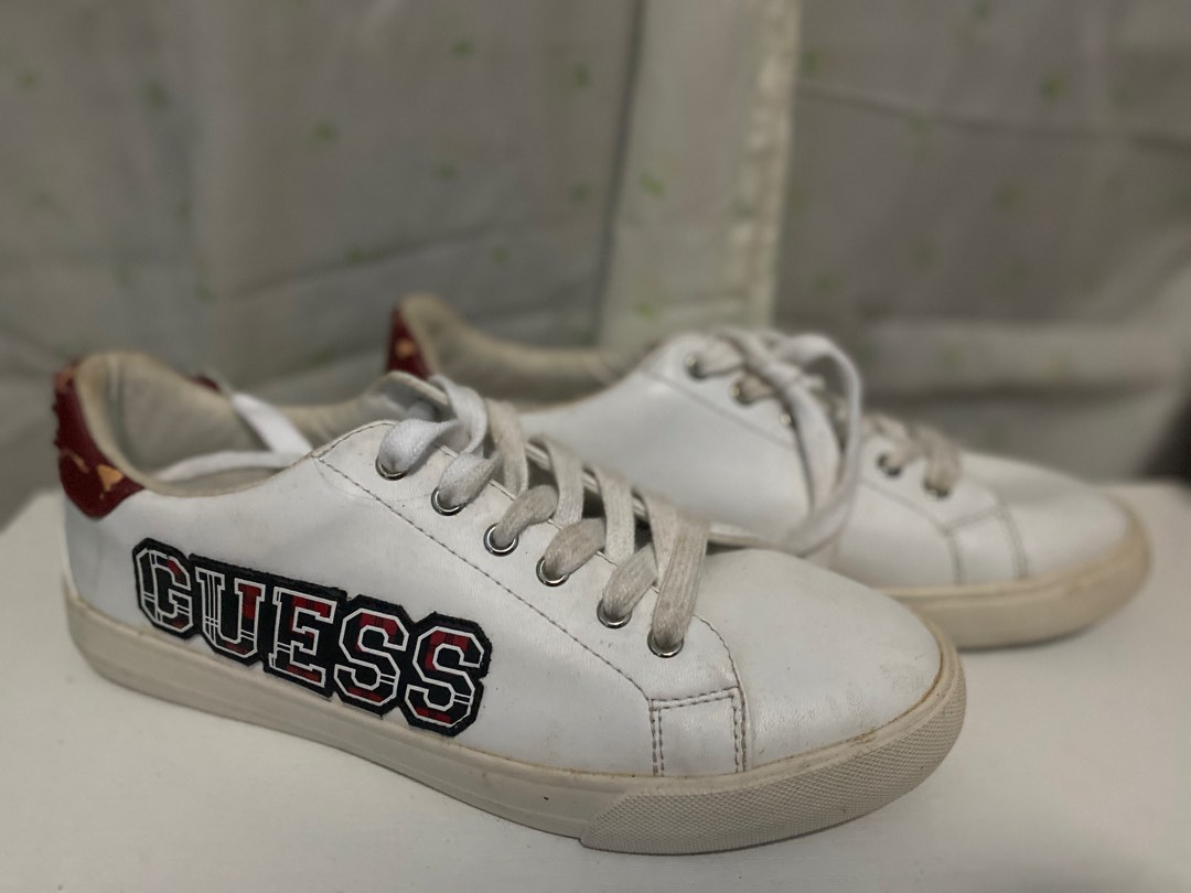 Decluttering Sale Original from US Guess Los Angeles Sneakers
