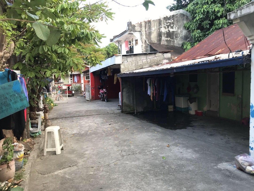 House and Lot (Category: House & Lot) located in Manila. Submitted by cha0825 (Listing ID 1261539916, Image 3). Description: FOR SALE Calero, Calapan City, Oriental Mindoro, House & Lot Property Details: *Address 114 M.Quezon Drive Calero Calapan City *Total Lot 2 & 6 Size 665 SQM Features: Welcome to this charming two-story ancestral home with a rich history. This property boasts six spacious bedrooms, a terrace that offers breathtaking views, a