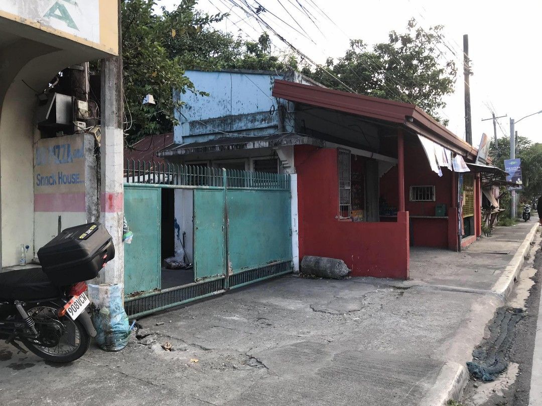 House and Lot (Category: House & Lot) located in Manila. Submitted by cha0825 (Listing ID 1261539916, Image 2). Description: FOR SALE Calero, Calapan City, Oriental Mindoro, House & Lot Property Details: *Address 114 M.Quezon Drive Calero Calapan City *Total Lot 2 & 6 Size 665 SQM Features: Welcome to this charming two-story ancestral home with a rich history. This property boasts six spacious bedrooms, a terrace that offers breathtaking views, a