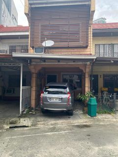 HOUSE AND LOT IN MANDALUYONG FOR SALE