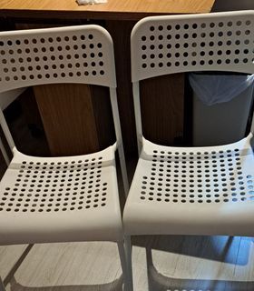 Ikea 白色凳  ， 椅子