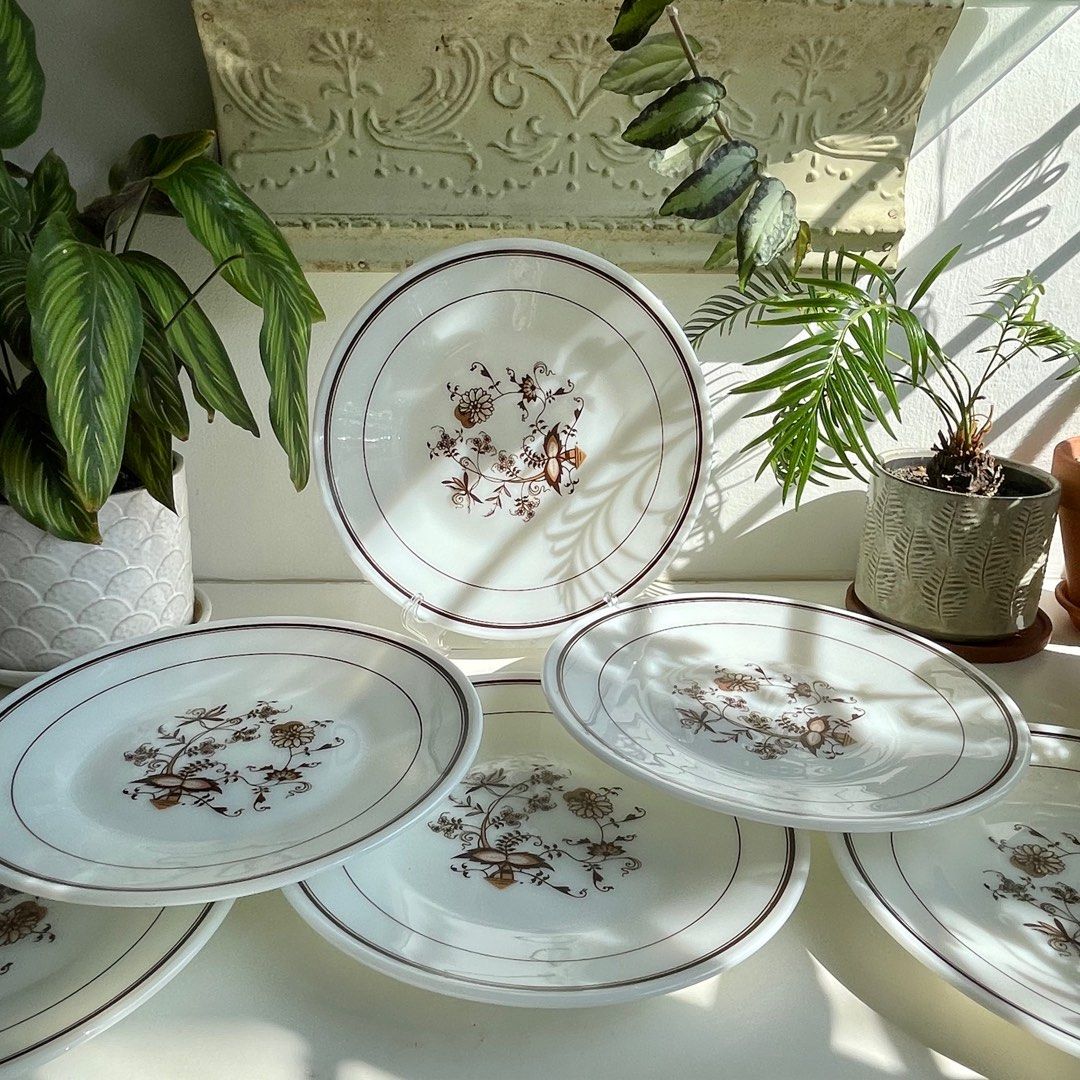 Vintage pyrex on sale dinner plates