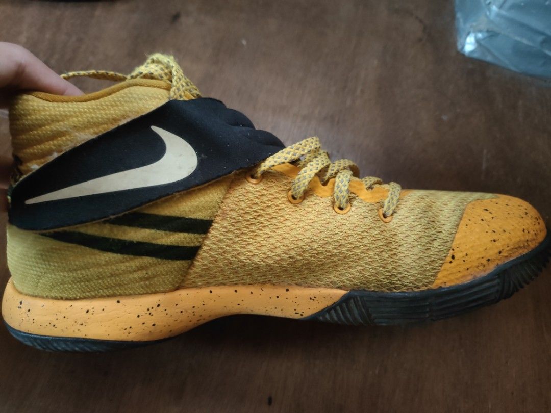 Kyrie irving school best sale bus shoes