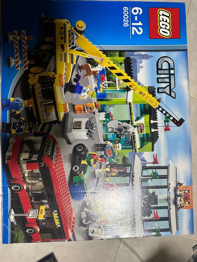 Lego set 60026 town square
