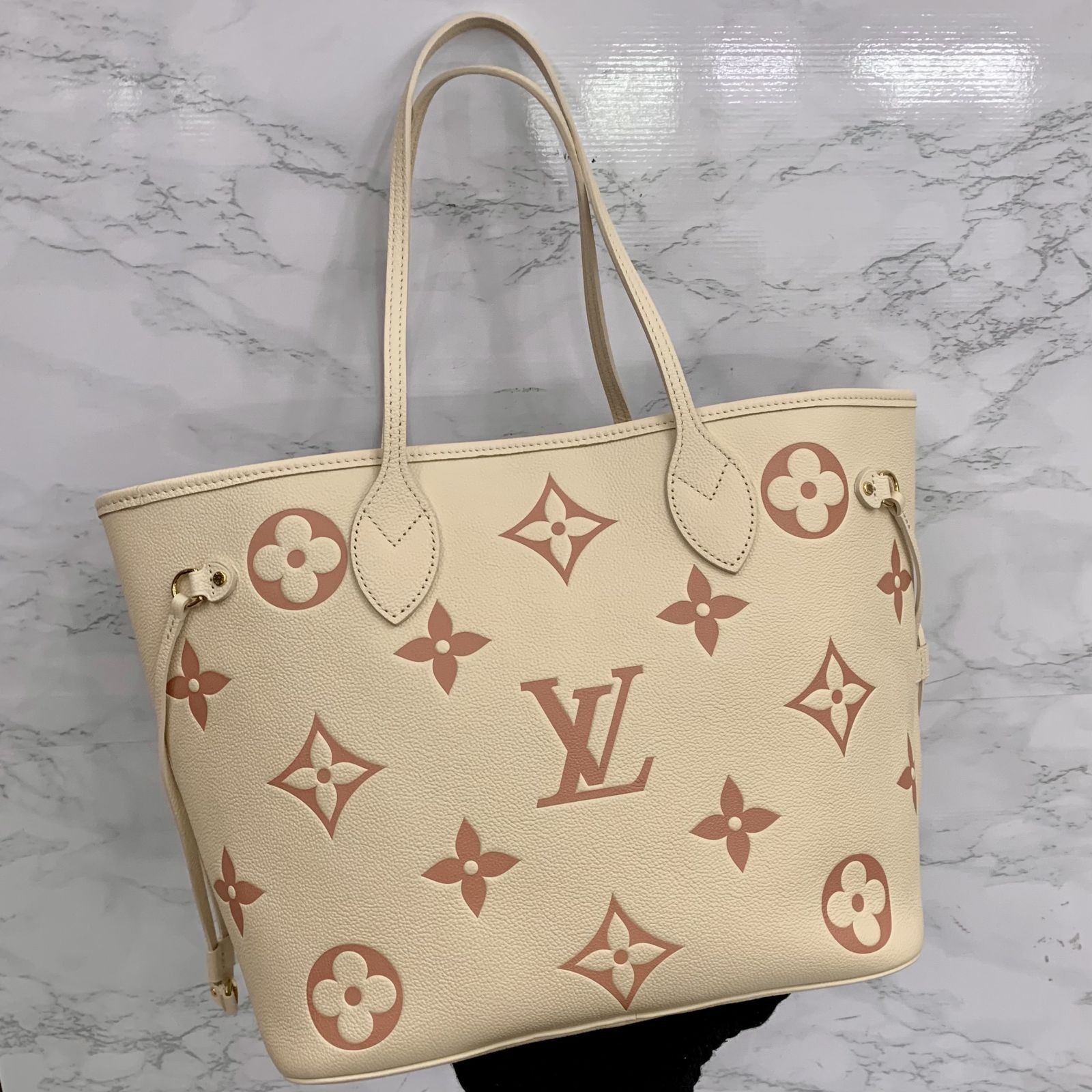 LV NEVERFULL-M40995, Luxury, Bags & Wallets on Carousell