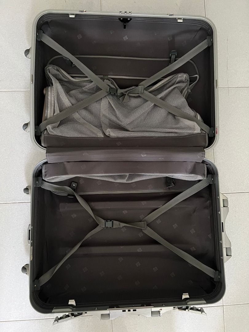 Multi compartment discount carry on luggage