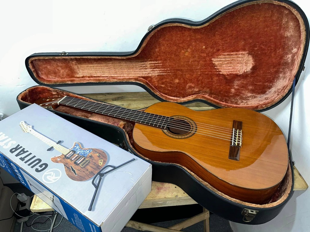 Aria ac shop 25 classical guitar