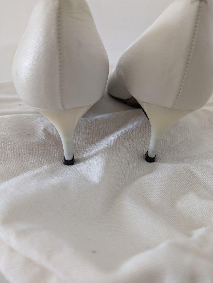 White on sale pumps shoes