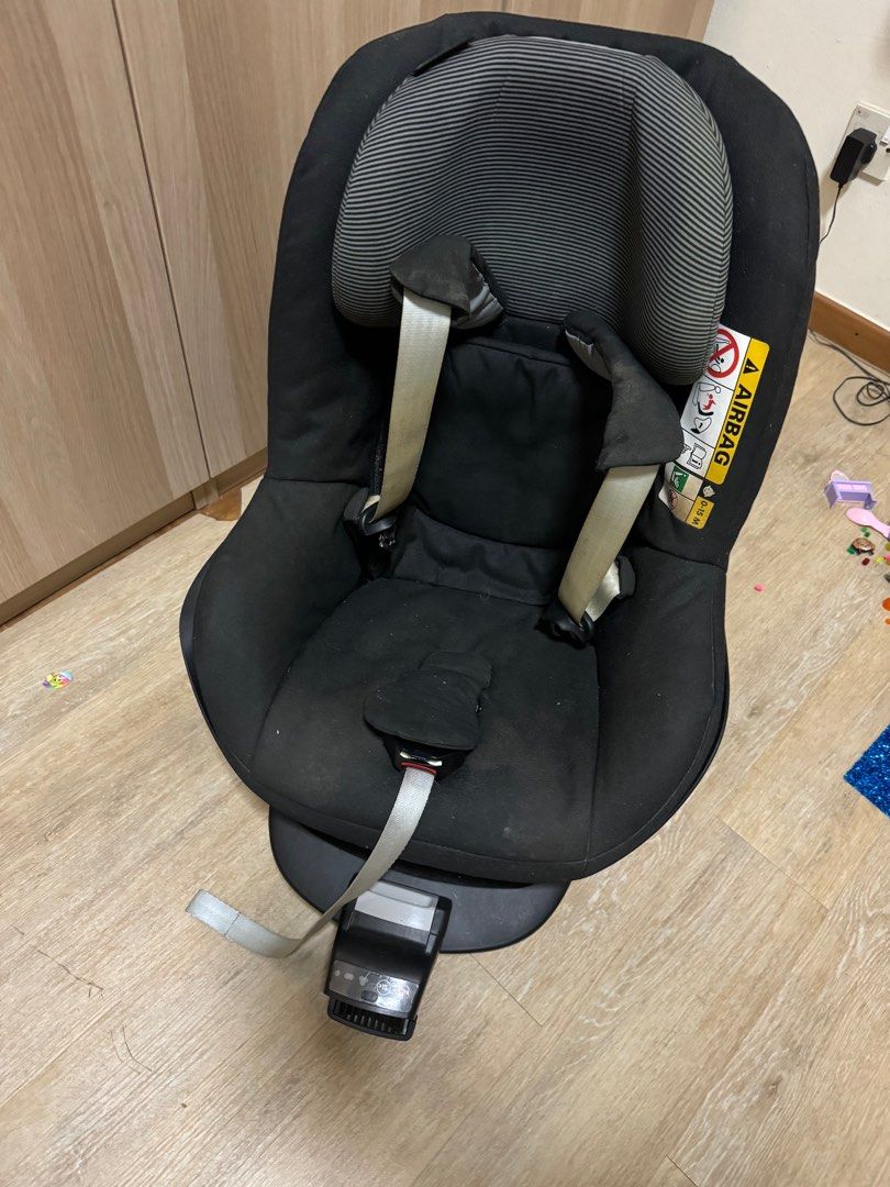 Maxi Cosi Car Seat and 2 Way Fix Base