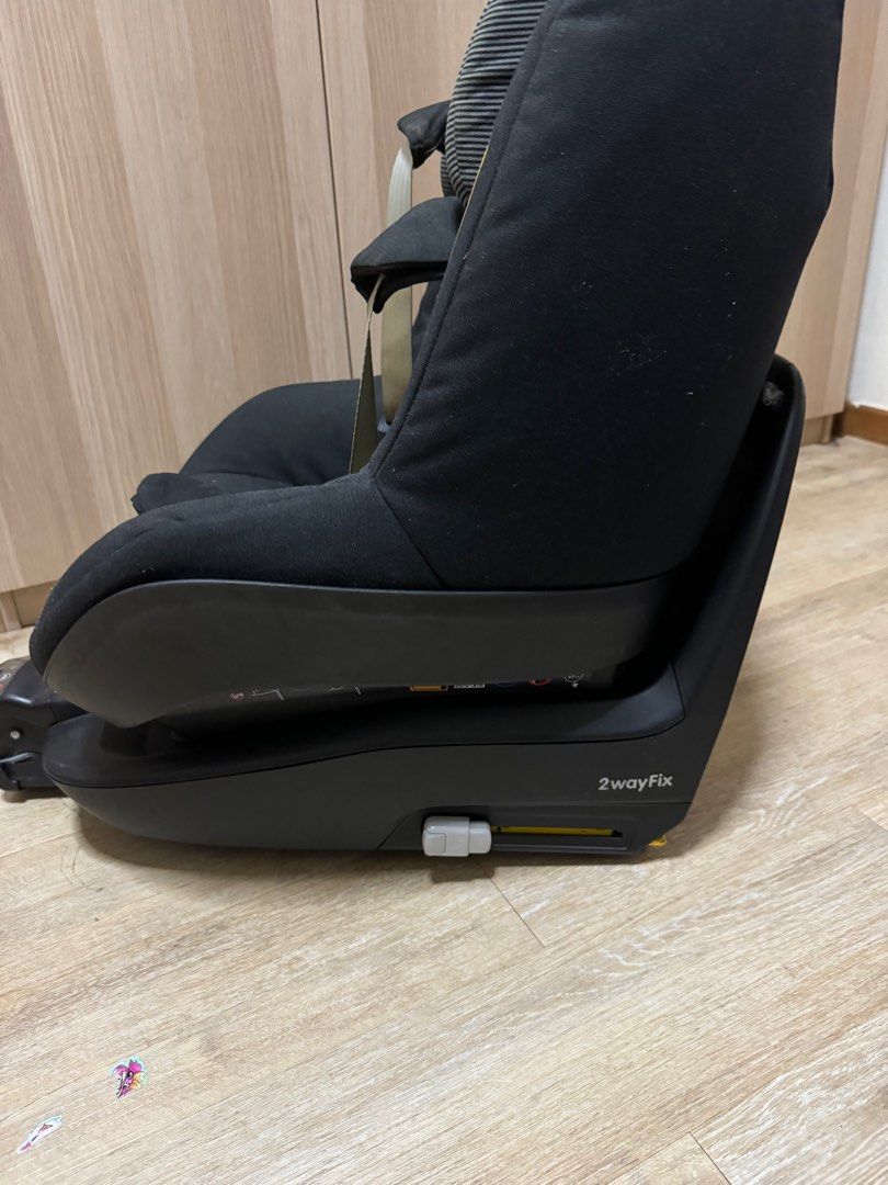 Maxi Cosi Car Seat and 2 Way Fix Base Babies Kids Going Out