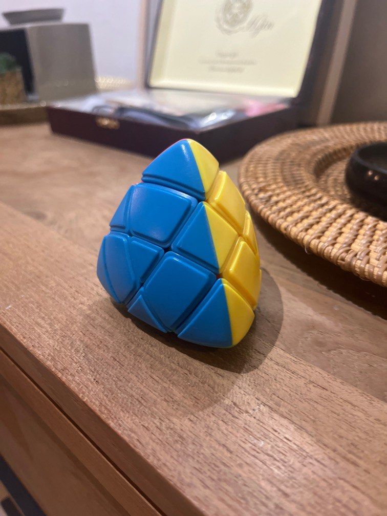 MFJS mastermorphix (Category: Board Games & Puzzles) located in Singapore. Submitted by peipako (Listing ID 1261668632, Image 2). Description: Good puzzle similar to pyraminx but it can shapeshift. Cubing classroom brand (MFJS) bought in Malaysia. Selling as not interested in cubing anymore .
