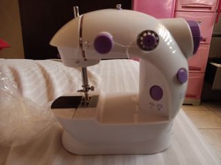 Mini portable sewing machine