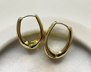 Minimalistic hoop earrings