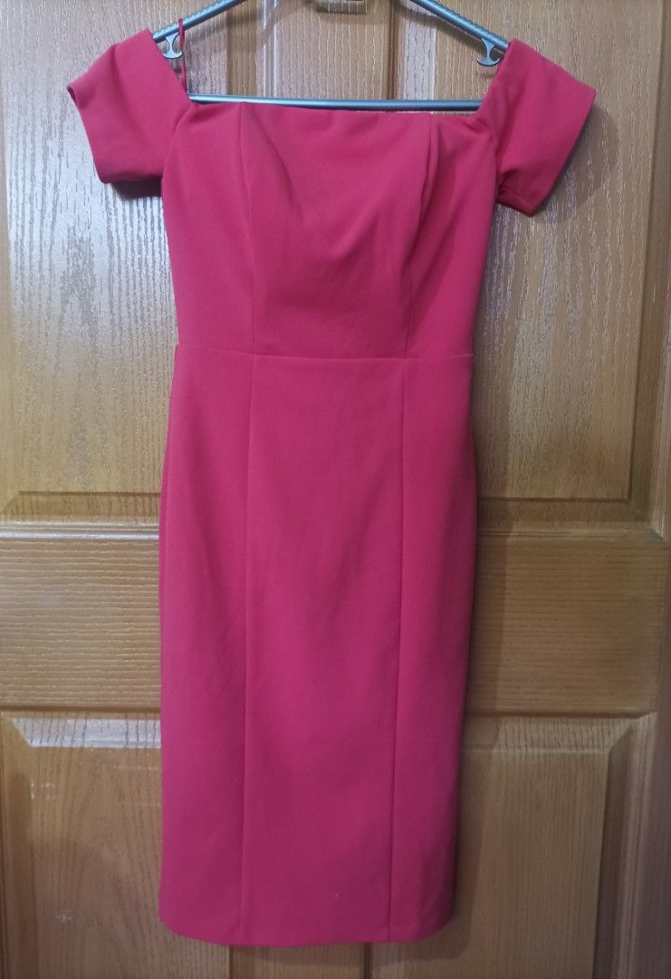 Miss Selfridge Off shoulder Dress in Raspberry (Category: Dresses) located in Cebu City. Submitted by declutter_cebu (Listing ID 1261710878, Image 1). Description: Size UK 4, EU 32, US 0 in Tag Brand new with tag Never worn Best fits XS built Good for cocktail parties Bust 14 inches Waist 11.5 inches ***Photos might be altered by lighting. RFS: won't fit me Refrain from haggling please!.