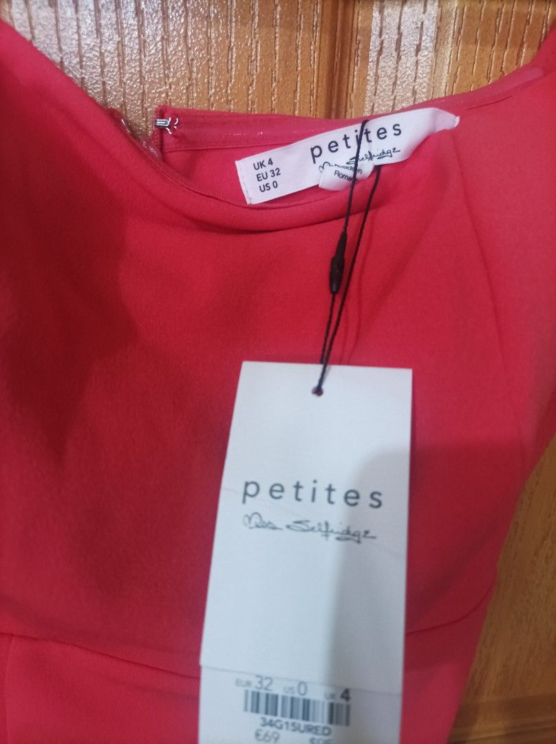 Miss Selfridge Off shoulder Dress in Raspberry (Category: Dresses) located in Cebu City. Submitted by declutter_cebu (Listing ID 1261710878, Image 2). Description: Size UK 4, EU 32, US 0 in Tag Brand new with tag Never worn Best fits XS built Good for cocktail parties Bust 14 inches Waist 11.5 inches ***Photos might be altered by lighting. RFS: won't fit me Refrain from haggling please!.