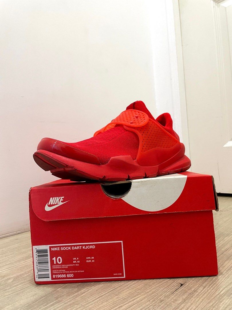 Triple red shop sock dart