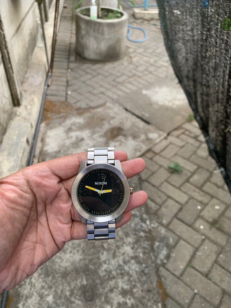 Nixon Corporal Original, Fesyen Pria, Jam Tangan di Carousell