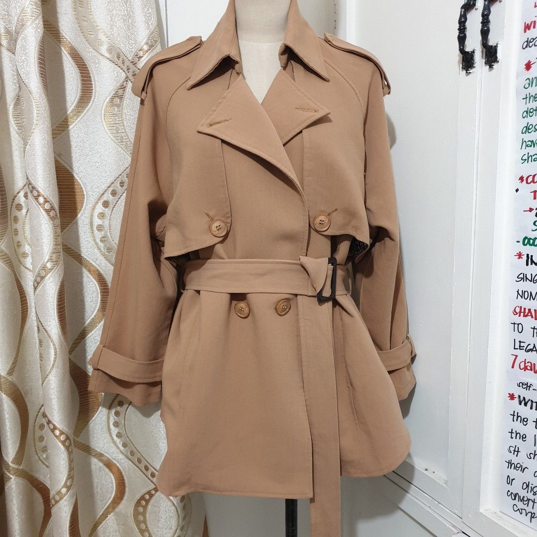 Lapel Neck Button Front Crop Blazer, Women's Fashion, Coats, Jackets and  Outerwear on Carousell