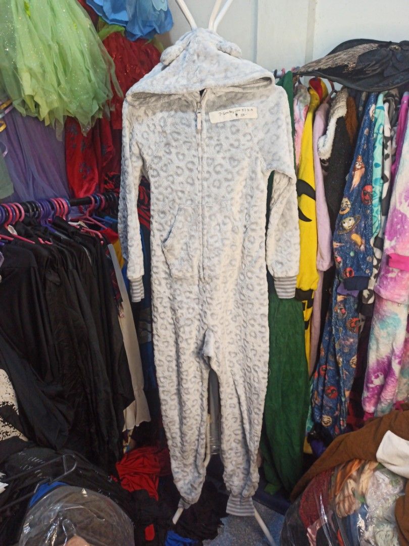 ONESIE COSTUME -KIDS (Category: Sets & Coordinates) located in Caloocan City. Submitted by rb_17 (Listing ID 1261655983, Image 1). Description: Onesie Costume for kids Size : 7-8yrs old on tag can fit to 9 euc condition still manage your expectation this item is from ukay bale 📌 SOUTH CALOOCAN.