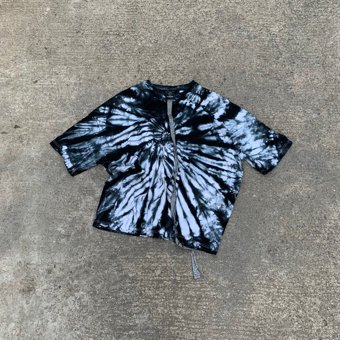 Peaceminusone Tiedye Tshirt (Category: Tshirts & Polo Shirts ) located in Manila. Submitted by fromtheflea (Listing ID 1261597517, Image 1). Description: peaceminusone tiedye tshirt complete tags; legit authentic 100% excellent condition very cheap compared to international markets fits xlarge (boxy fit) Php 25,000 only .