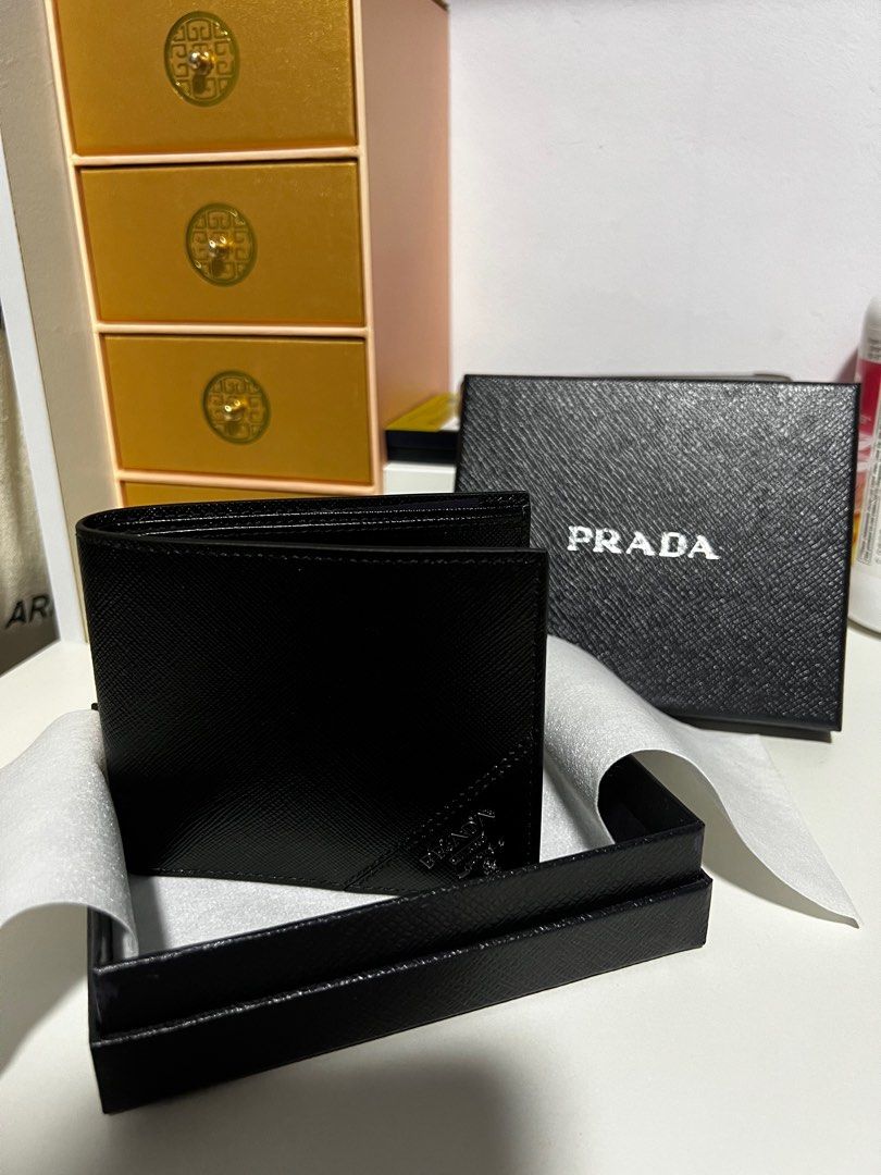 Prada saffiano clearance wallet price
